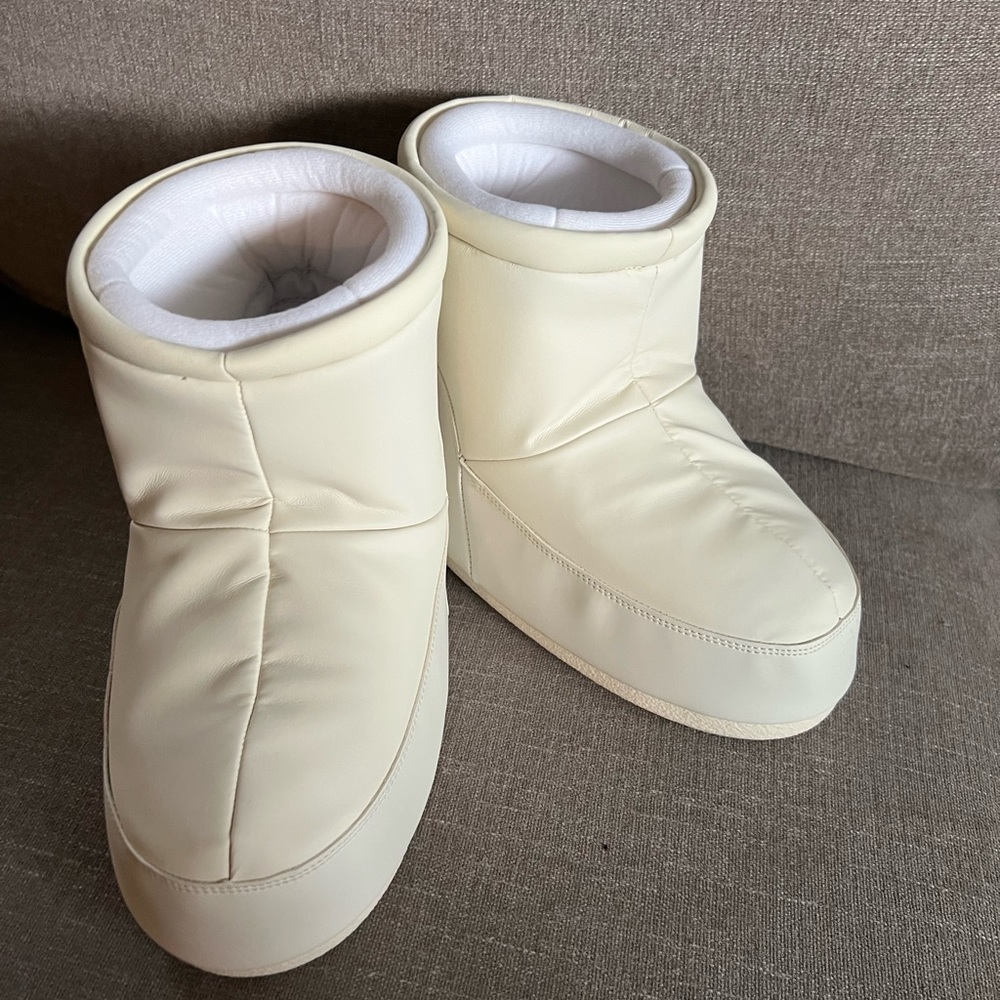 Moon boots
